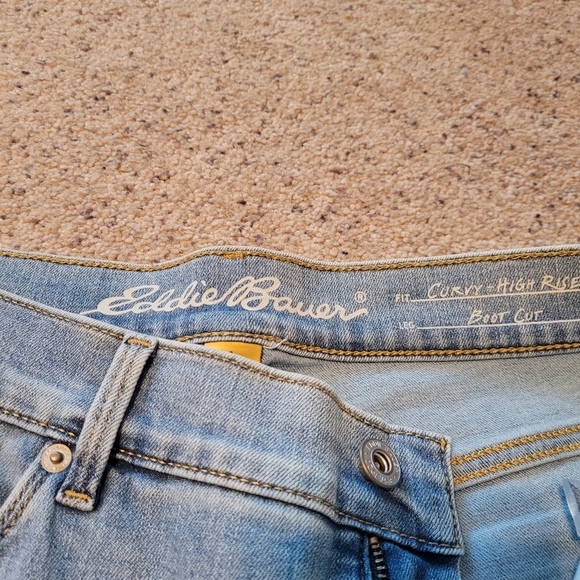 Eddie Bauer Voyager Curvey Bootcut Jeans - Picture 4 of 4
